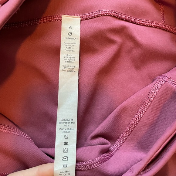lululemon crop leggings with pockets. size 6. - Picture 5 of 5